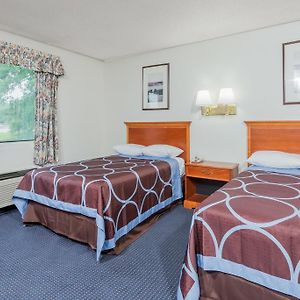 Studio Suite Three Double Beds Non-Smoking